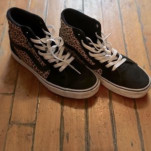 Vans high top leopard & black sneakers 9W